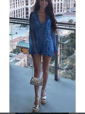 Vibrant Blue Long Sleeve Mini Dress
Rococo Sand Mini